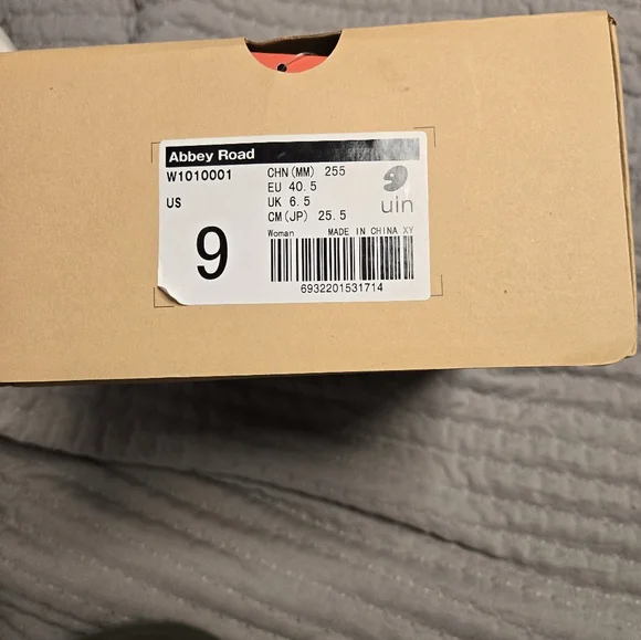 UIN "Abbey Road" Canvas Shoes, Size 9, NWT. - Picture 5 of 7